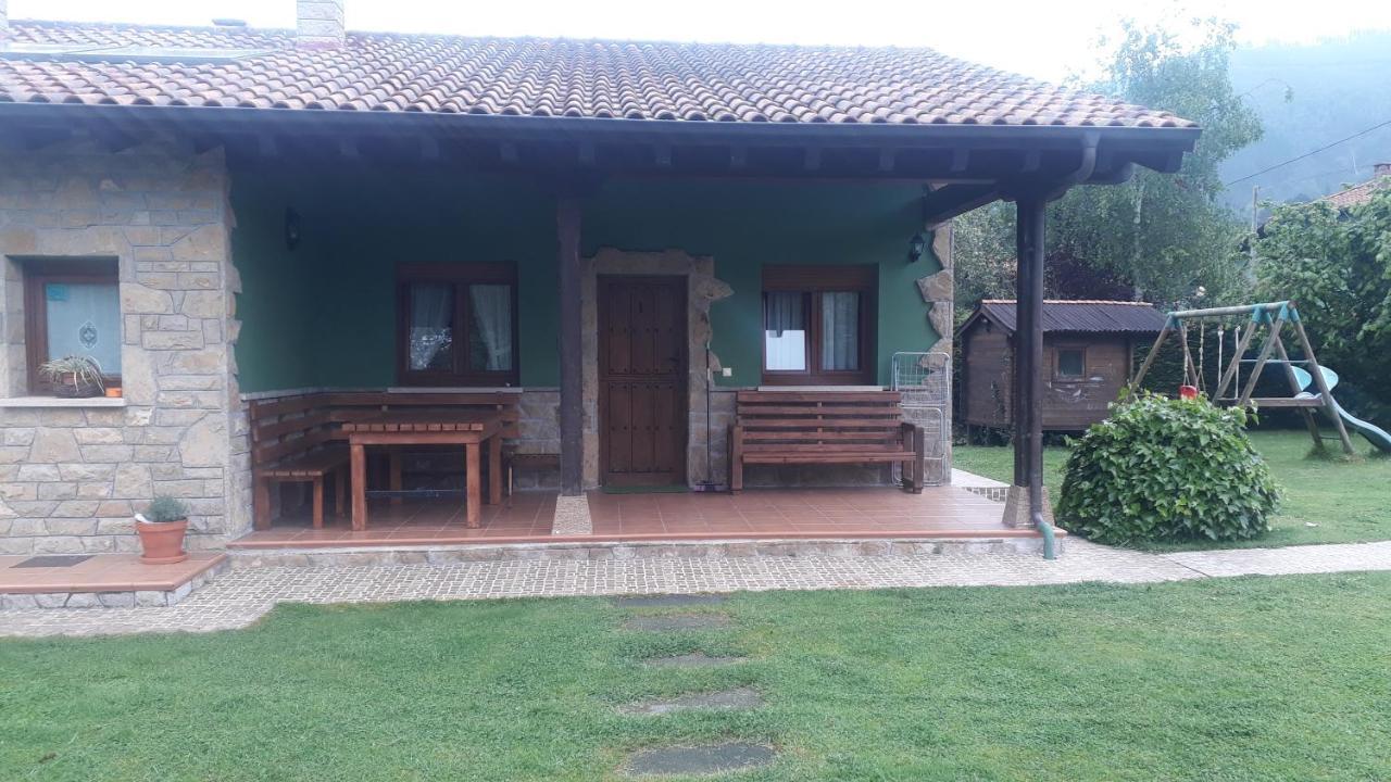 Coviellador Cangas De Onis Pension Buitenkant foto