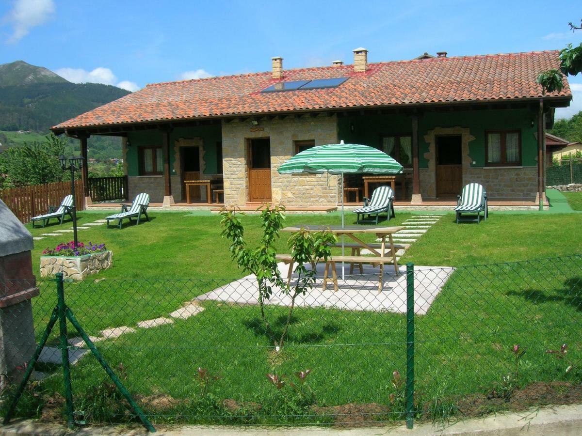 Coviellador Cangas De Onis Pension Buitenkant foto